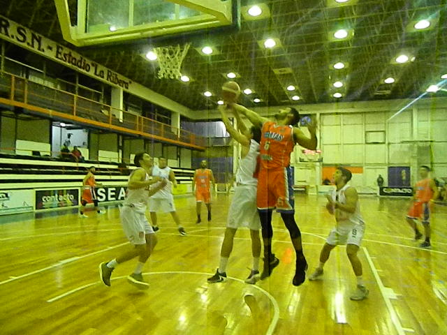 Regatas no pudo con el «Pincha» de La Plata
