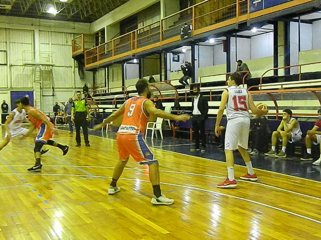 Regatas no pudo con el «Pincha» de La Plata