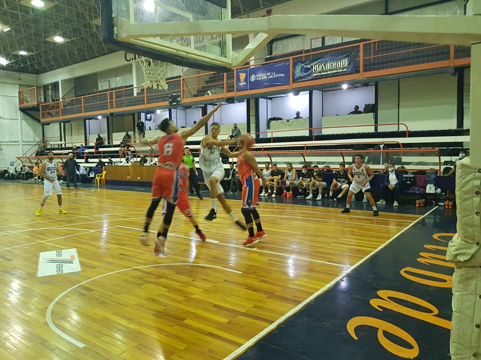 El ultimo tiro no fue para Regatas y la victoria quedó en manos de Pergamino Basket