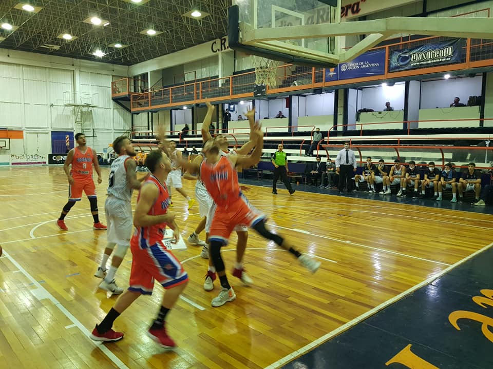 El ultimo tiro no fue para Regatas y la victoria quedó en manos de Pergamino Basket