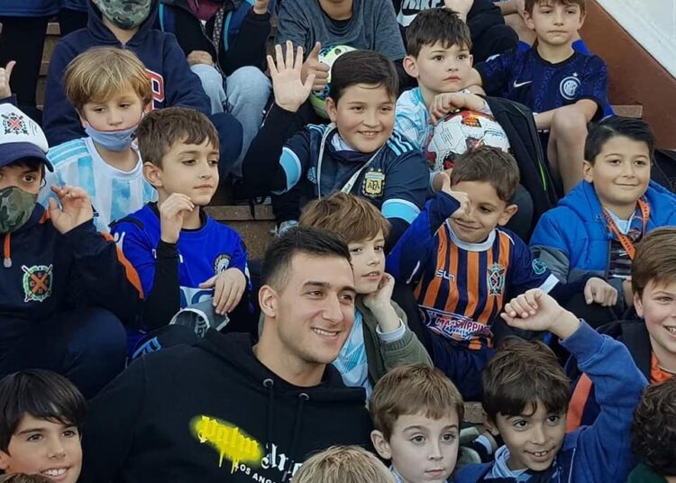 El club Regatas homenajeó a Juan Musso