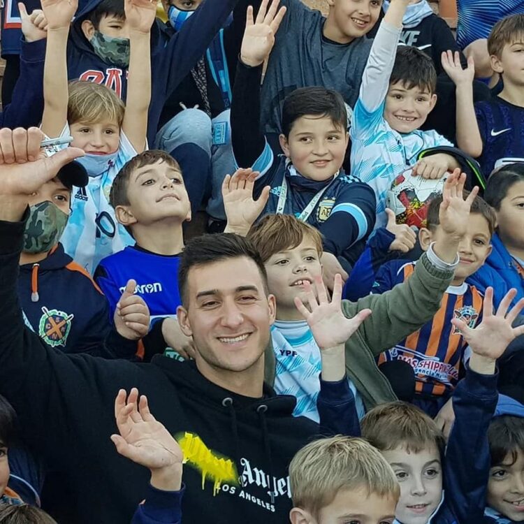 El club Regatas homenajeó a Juan Musso