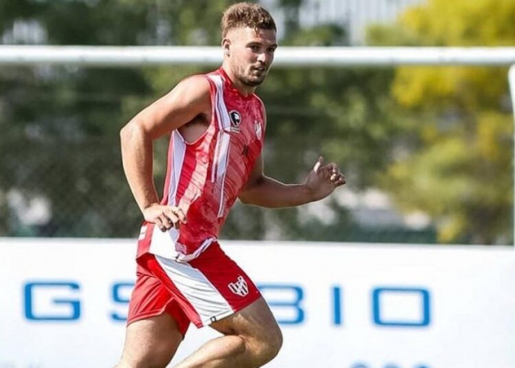 Defensores incorporó un centrodelantero