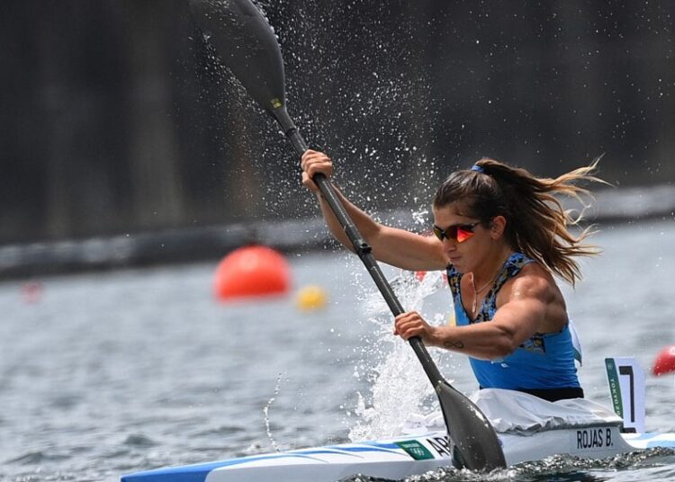 Brenda Rojas clasificó a las semifinales de K1 500 de canotaje