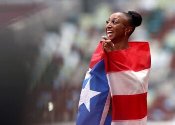 Jasmine Camacho-Quinn, de Puerto Rico, hizo historia y ganó el oro en 100m con vallas