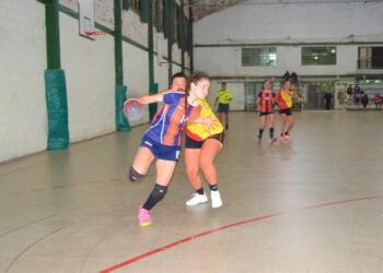 Handball inferiores: Regatas inclinó la balanza en la jornada de clásicos