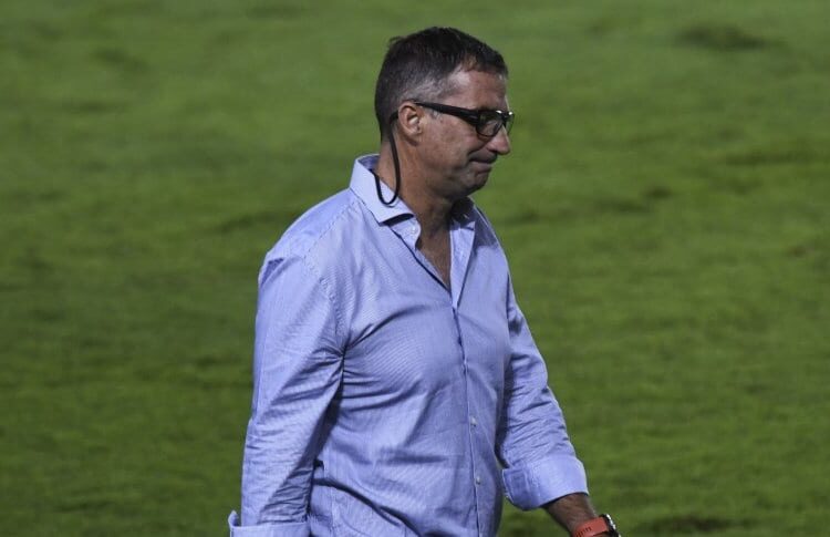 Racing decidió que Pizzi no siga como entrenador