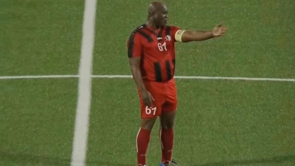 El vicepresidente de Surinam se puso de titular y fue goleado por el Olimpia de Troglio