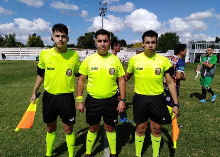 Los árbitros para el arranque del torneo