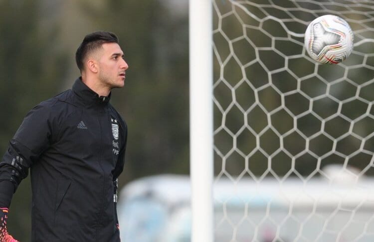 A Musso se le abre una puerta en el arco de la Selección Argentina