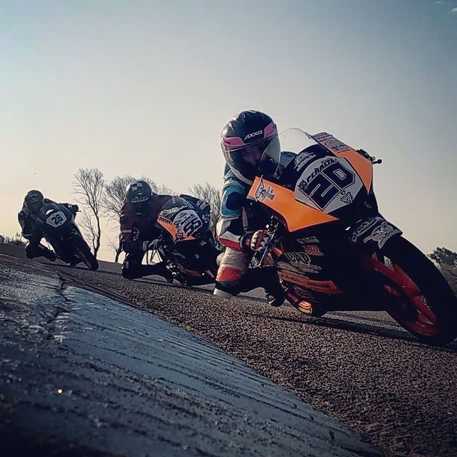 Tiene diez años, corre contra pilotos de 30 y sueña con llegar al MotoGP: Benjamín Peralta, la joya del motociclismo argentino