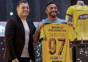 Tevez fue la gran atracción de la «Noche Amarilla» en Guayaquil