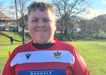 La historia detrás de la foto de un niño de 12 años que conmovió al rugby mundial