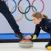 El curling comienza la actividad olímpica mientras la llama recorre Pekín