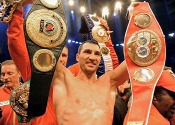 Fue campeón mundial de los pesos pesados, noqueó a la Mole Moli y se alistó al ejército de Ucrania para repeler la invasión de Rusia