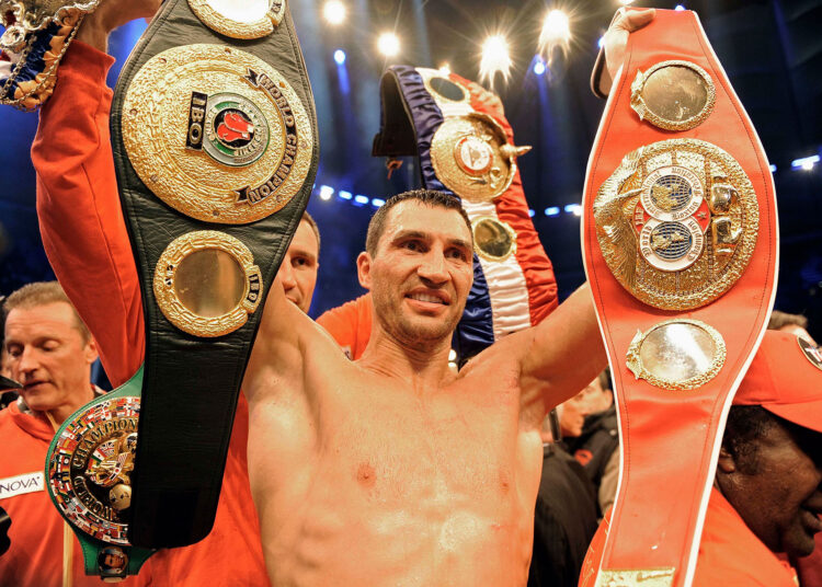 Fue campeón mundial de los pesos pesados, noqueó a la Mole Moli y se alistó al ejército de Ucrania para repeler la invasión de Rusia