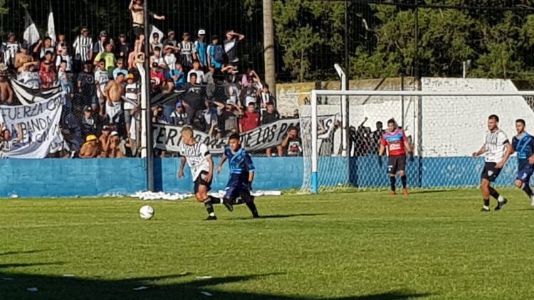 Paraná le gano a La Emilia y es el otro semifinalista