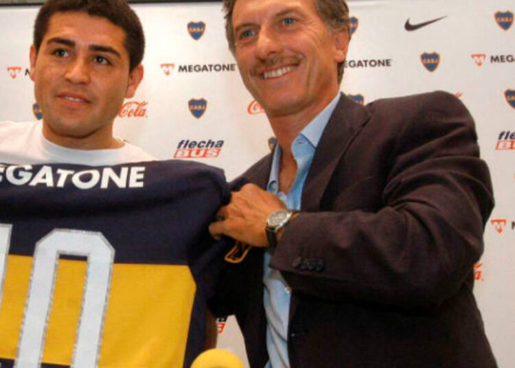 Macri a Riquelme: «¿No te das cuenta que nos está arruinando?»