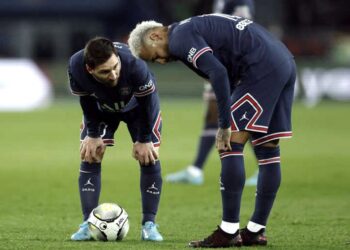Silbidos para Messi y Neymar en el Parque de los Príncipes