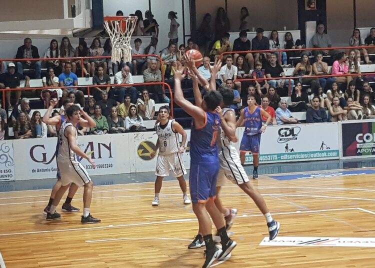 Regatas y una victoria contundente ante Atalaya