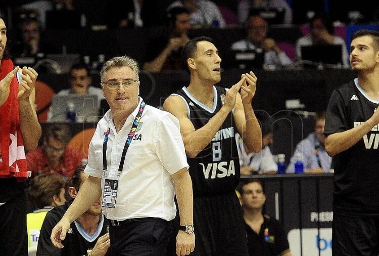El exseleccionador nacional Julio Lamas anunció su retiro como DT