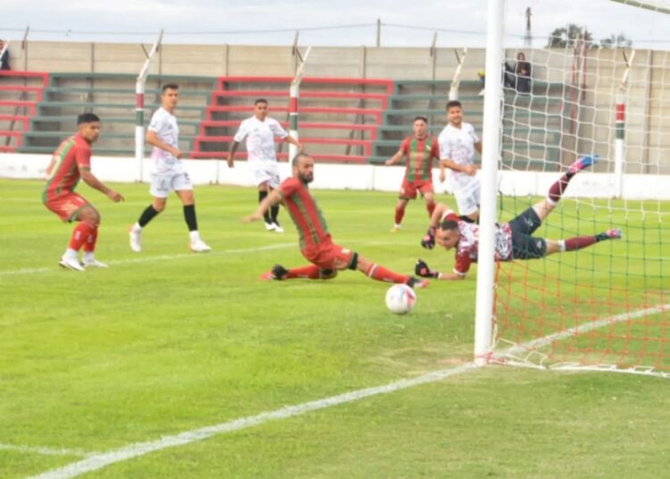 Defensores recibe a Crucero del Norte de Misiones
