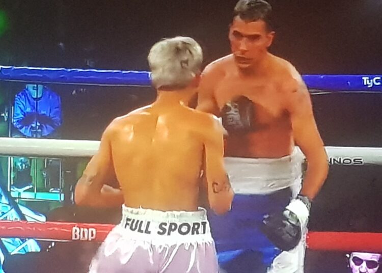 La «Serpiente» Viñale cayo por puntos ante Rodrigo Ruiz