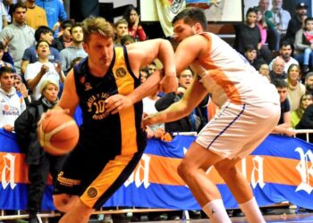 Regatas cayo ante Gimnasia en Rosario