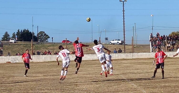 Rojo volvió a ganar y se acerca a la punta