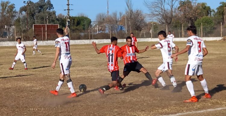Rojo volvió a ganar y se acerca a la punta
