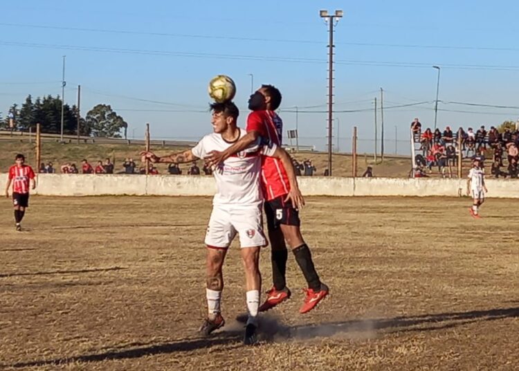 Rojo volvió a ganar y se acerca a la punta
