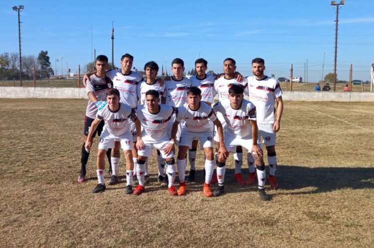 Rojo volvió a ganar y se acerca a la punta