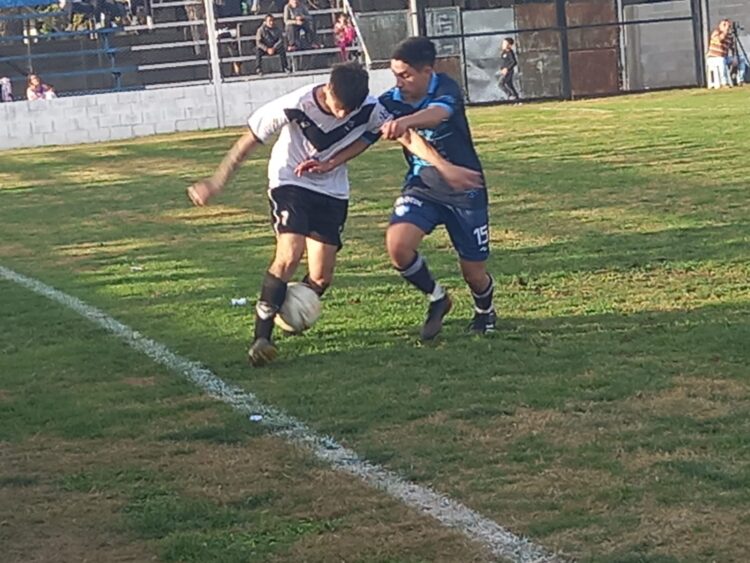 Paraná goleó y recuperó la punta