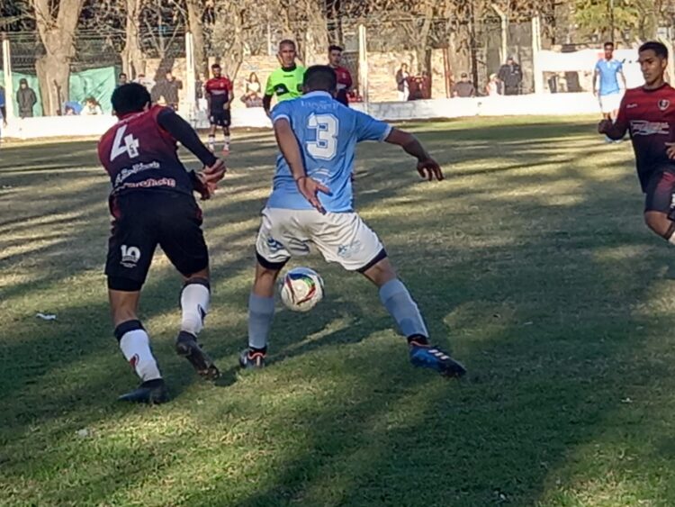 La punta del torneo se tiñó de Rojo