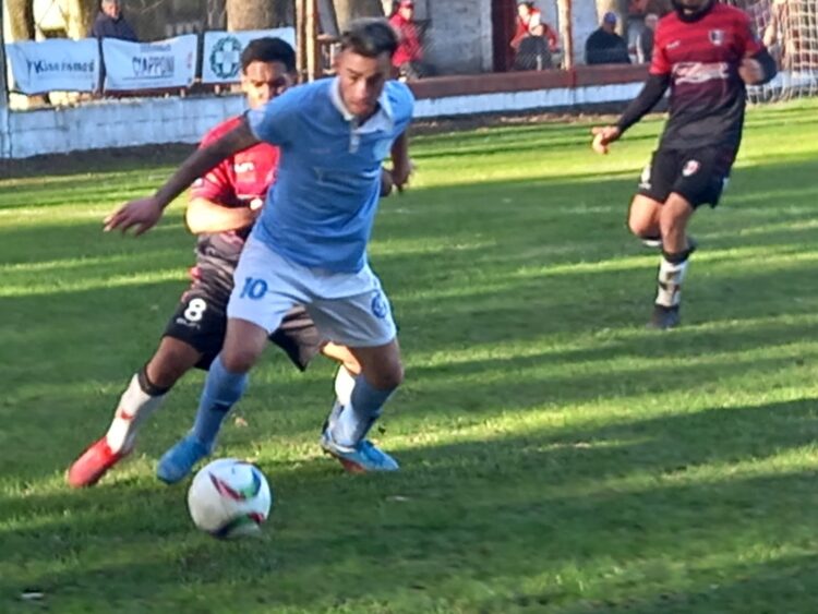 La punta del torneo se tiñó de Rojo