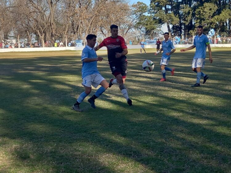La punta del torneo se tiñó de Rojo