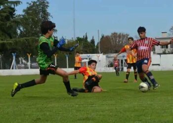 El «Toro» López un nueve que se las trae en Regatas