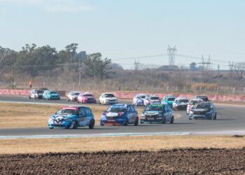 AUTÓDROMO SAN NICOLÁS: MASIVA CONCURRENCIA DE AUTOS EN LA PRESENTACIÓN DEL TURISMO PISTA