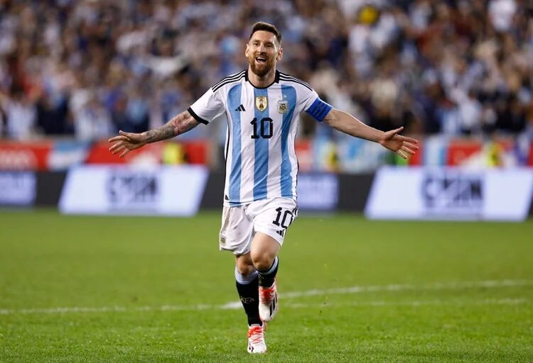 El exclusivo club al que accedió Messi tras la goleada ante Jamaica y el podio en el que se metió de cara al Mundial