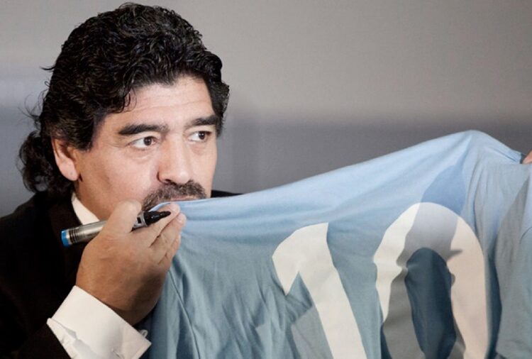 Napoli no podrá usar la imagen de Maradona en su camiseta por decisión judicial