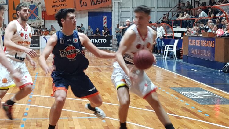 Regatas le gano a Belgrano, para seguir con su invicto y la punta de del torneo