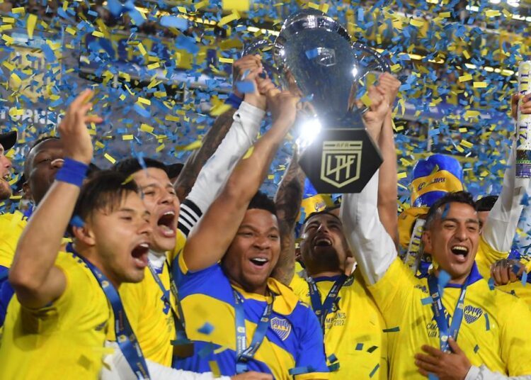 Boca empató con Independiente pero pudo gritar campeón gracias a una mano de River