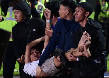 Tragedia en el fútbol de Indonesia: al menos 125 muertos y 300 heridos en una estampida