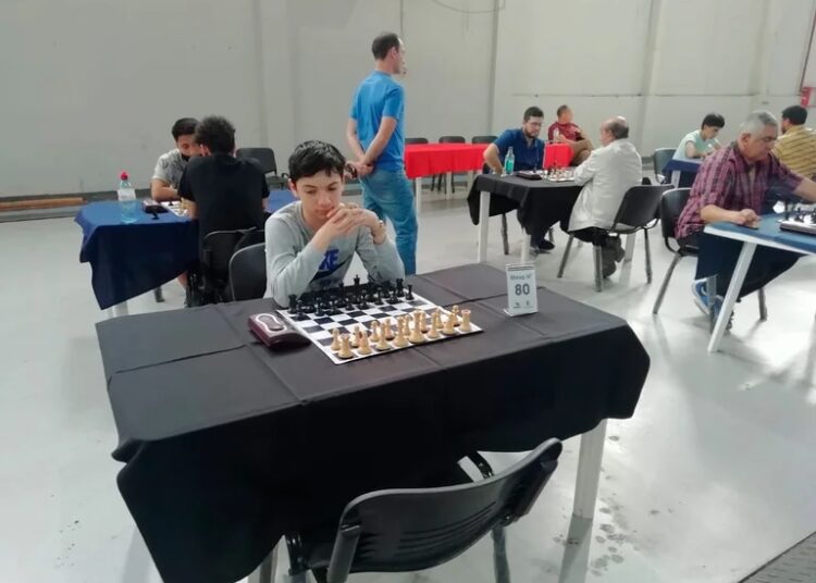 Tiene sólo 14 años y es la gran promesa argentina del ajedrez: “Cuando juego sólo existe el tablero en el mundo”
