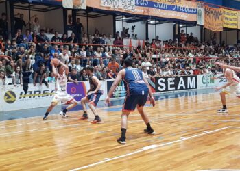 Belgrano le gano a Regatas en su casa y puso al Grupo en el Infierno