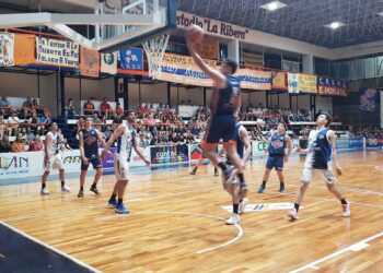 Regatas volvio a la victoria y quedo muy cerca de la clasificación