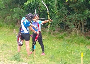 Con arco y flecha, Monica Villarreal,  tercera en el Cedar