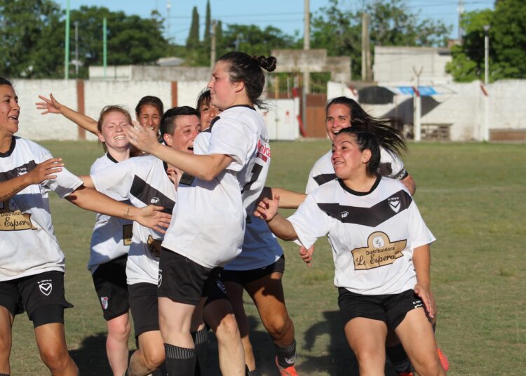 Matienzo, Regatas, La Emilia y El Fortín son los finalistas del femenino
