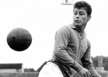 Just Fontaine: el francés que nació en Marruecos, jugó el Mundial 58 por casualidad, marcó más goles que nadie y recibió un fusil de premio