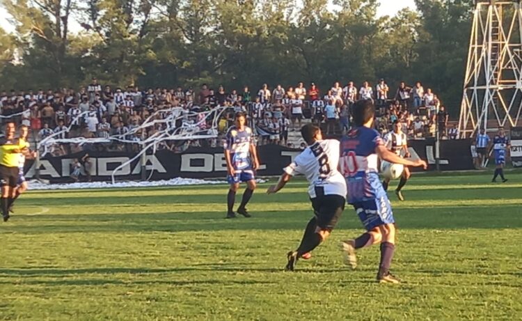 La Emilia quedó con vida y buscará la clasificación en Baradero